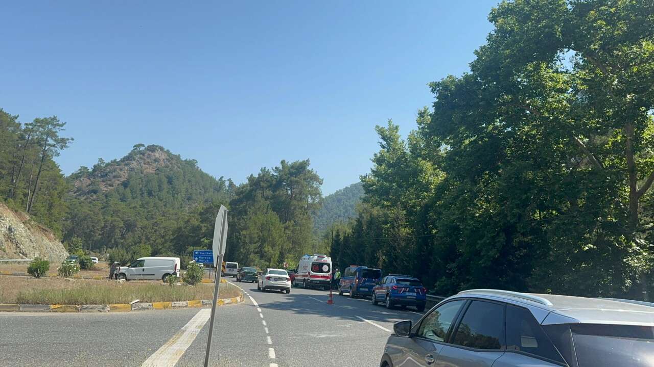 Marmaris'te Hatalı Manevra Kazaya Neden Oldu! Okluk Kavşağı'nda Yaralılar Var 3
